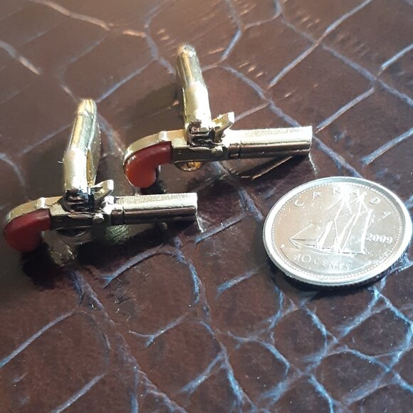 1960s Flintlock Dueling Pistols Gold Tone Vintage  Cufflinks w/Orange - Picture 8 of 8